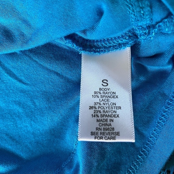 LOGO by Lori Goldstein Rayon 3/4 Sleeves Top Lace Hem Side Pockets Size: Small - Picture 9 of 11